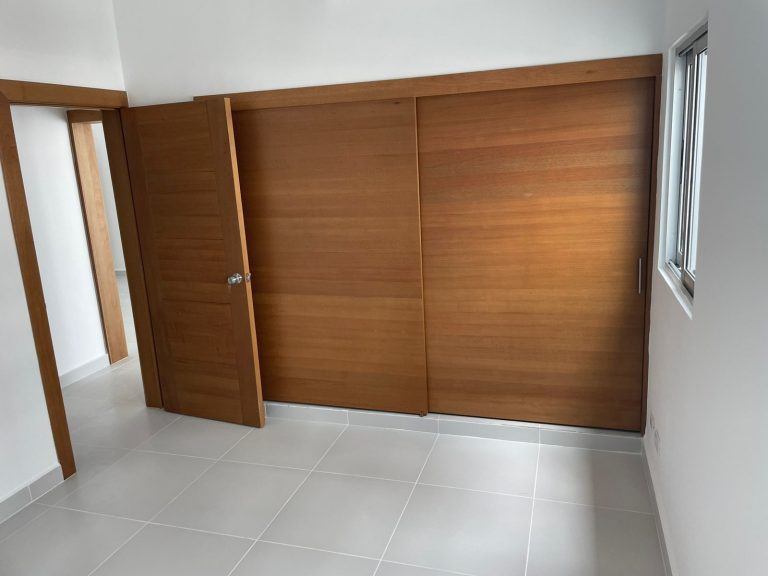 ¡Espectacular apto en venta con terraza en Evaristo Morales !