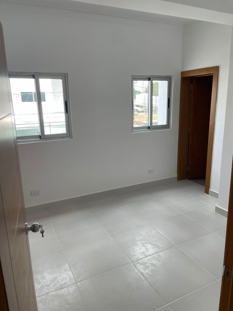 ¡Espectacular apto en venta con terraza en Evaristo Morales !