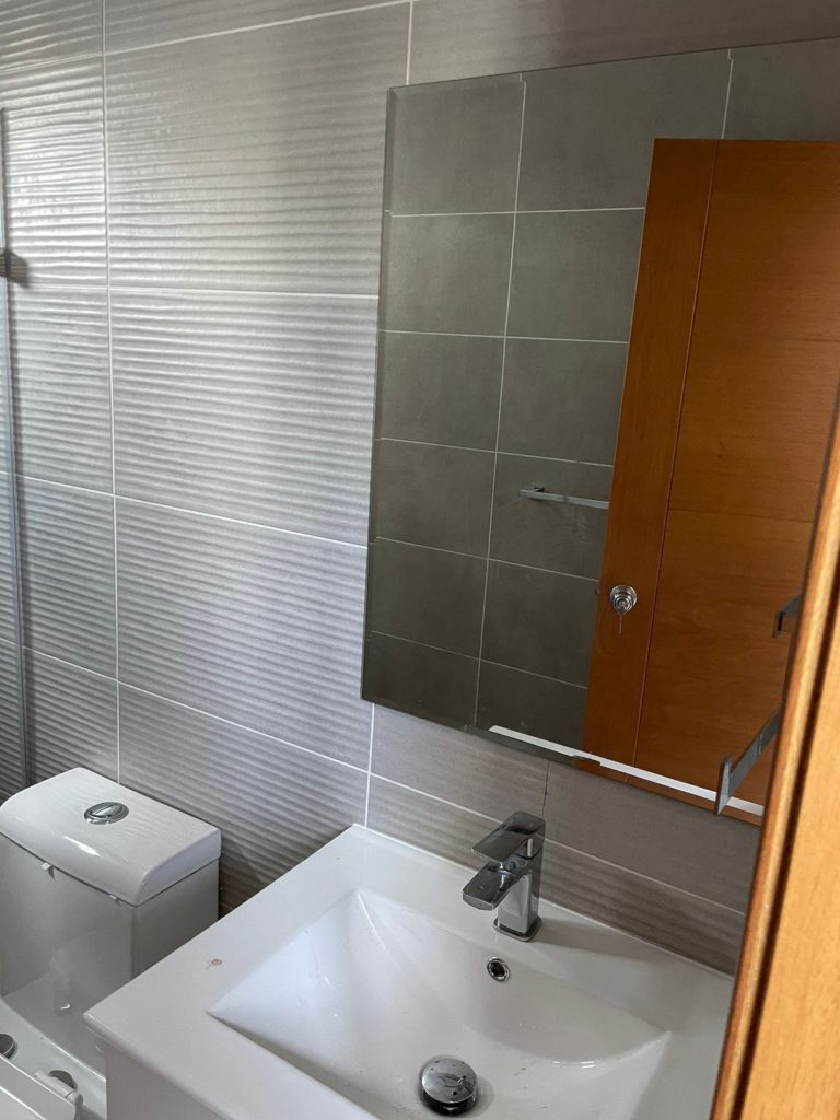 ¡Espectacular apto en venta con terraza en Evaristo Morales !