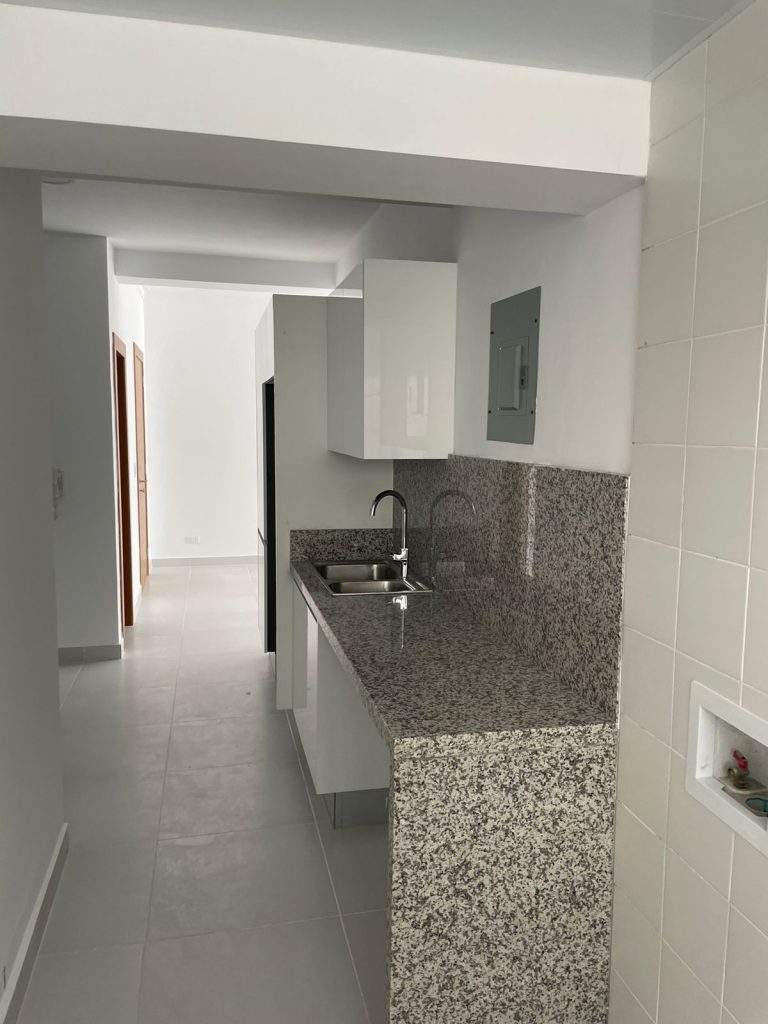 ¡Espectacular apto en venta con terraza en Evaristo Morales !