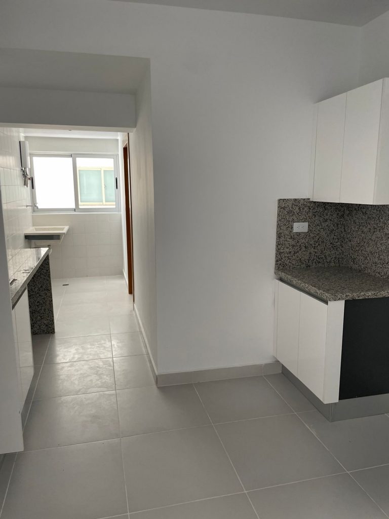 ¡Espectacular apto en venta con terraza en Evaristo Morales !