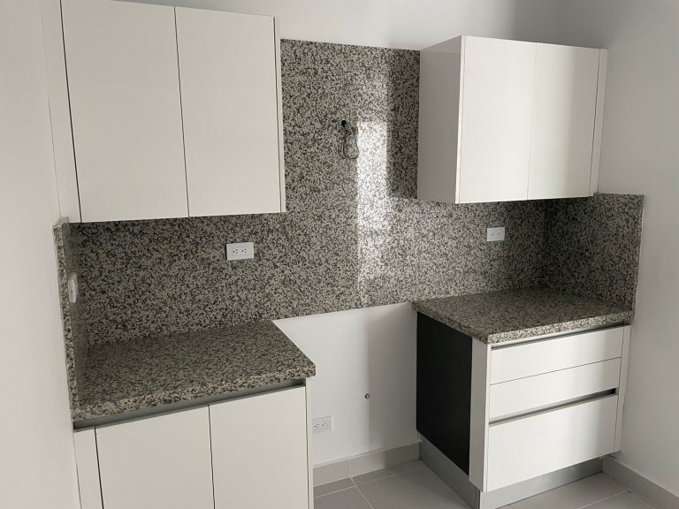 ¡Espectacular apto en venta con terraza en Evaristo Morales !