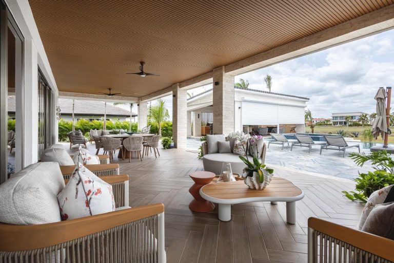 Villa de lujo amueblada con vista al golf y al lago | La Estancia Golf & Country Club