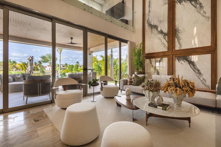 Villa de lujo amueblada con vista al golf y al lago | La Estancia Golf & Country Club